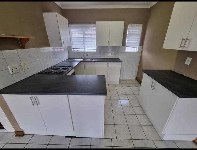 2 BEDROOM TOWNHOUSE FOR SALE IN BRACKENDOWNS